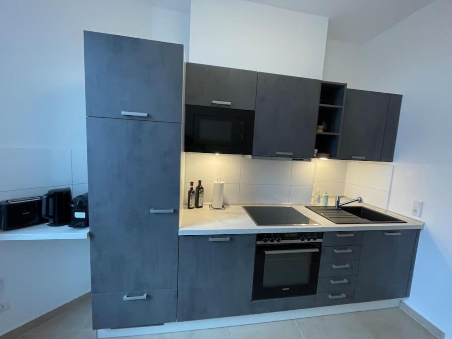 Lucky Stays Ls10 - Vollausstattung - Zentrum - Aufzug - Grosse Kueche - 2 Zimmer - Smart-Tv Magdeburgo Esterno foto